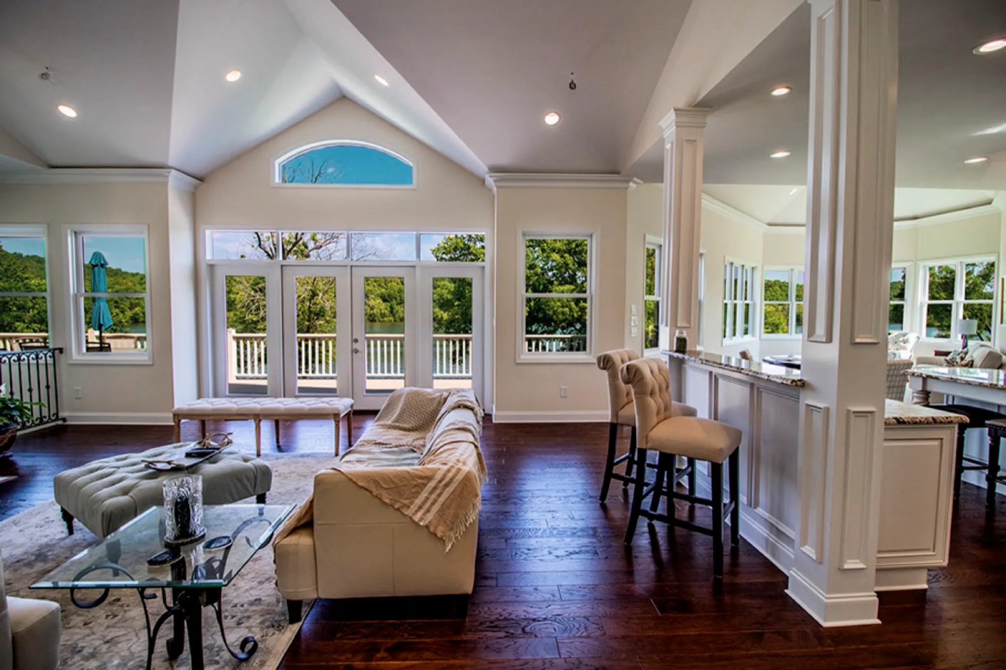 How a Design Build Custom Home Builder Simplifies Projects