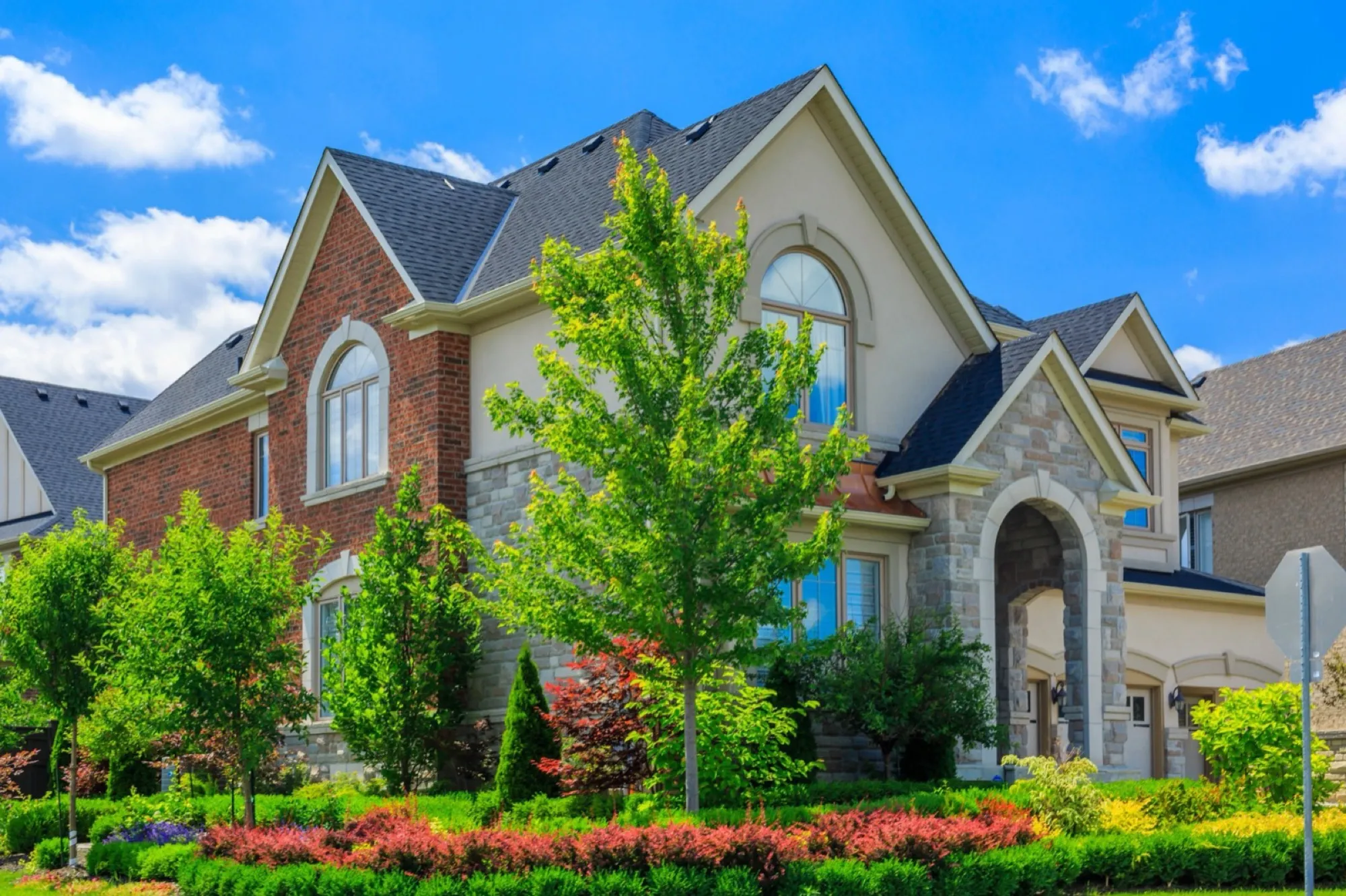 Luxury Homes Built for Modern Living: Key Features You Need